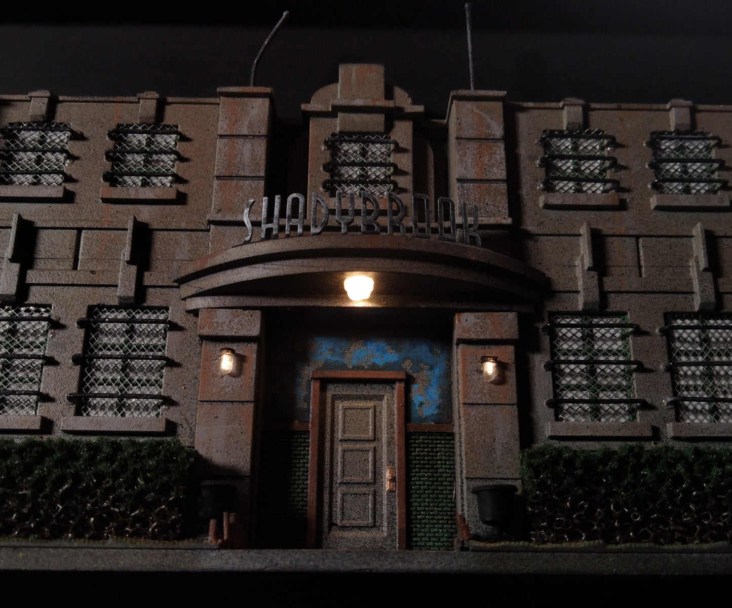 Shadybrook Asylum- “PSYCHO SCAREAPY” Horror Nights Tribute Miniature