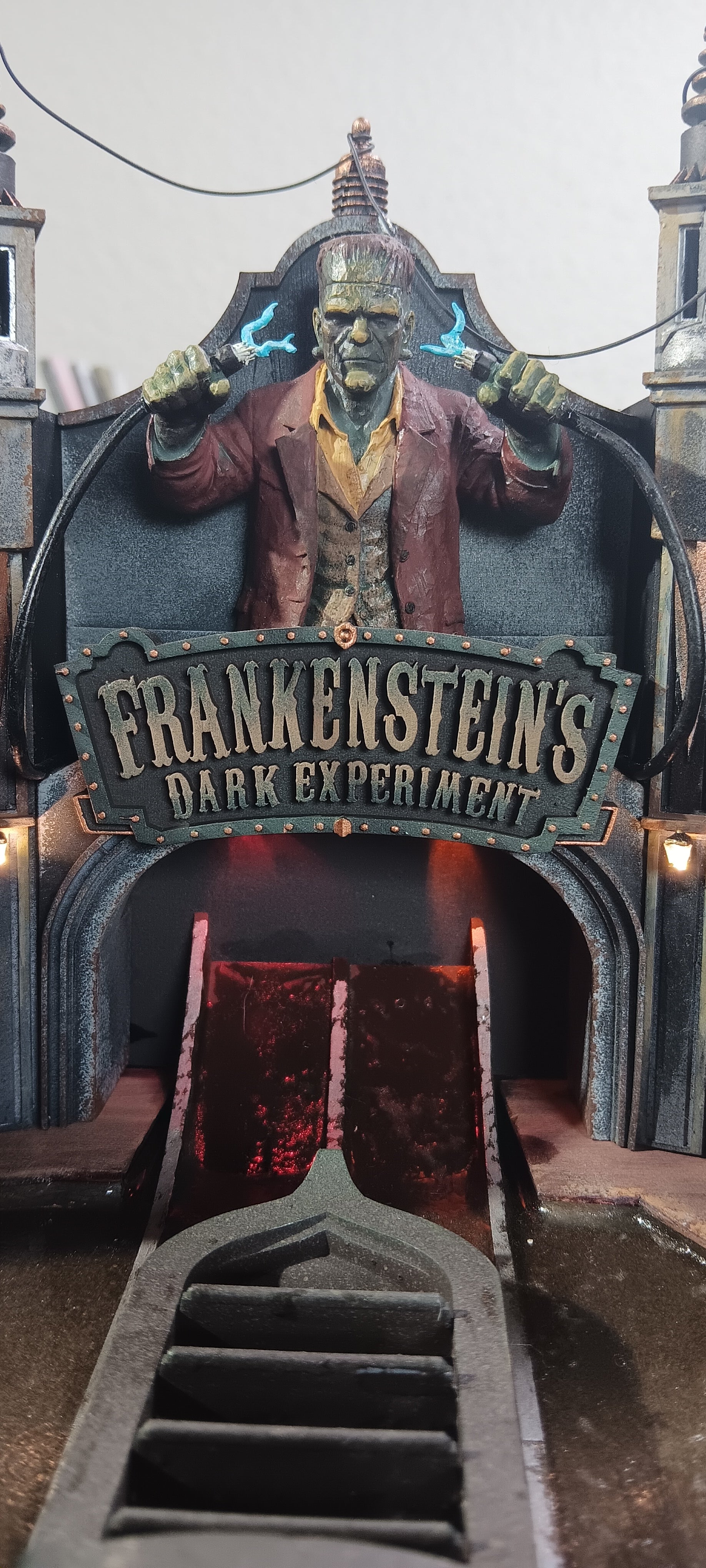 Frankenstein's Dark Experiment Original Ride Diorama