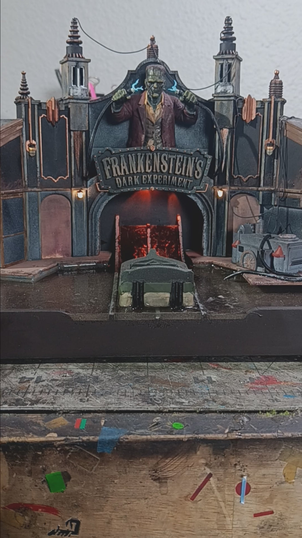 Lighting effects for the Frankenstein's Dark Experiment ride display