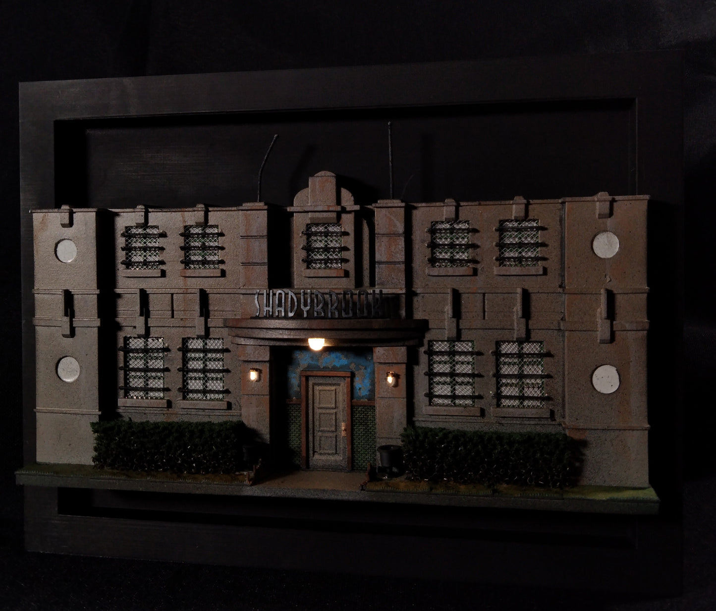 Shadybrook Asylum- “PSYCHO     SCAREAPY” Horror Nights Tribute Miniature