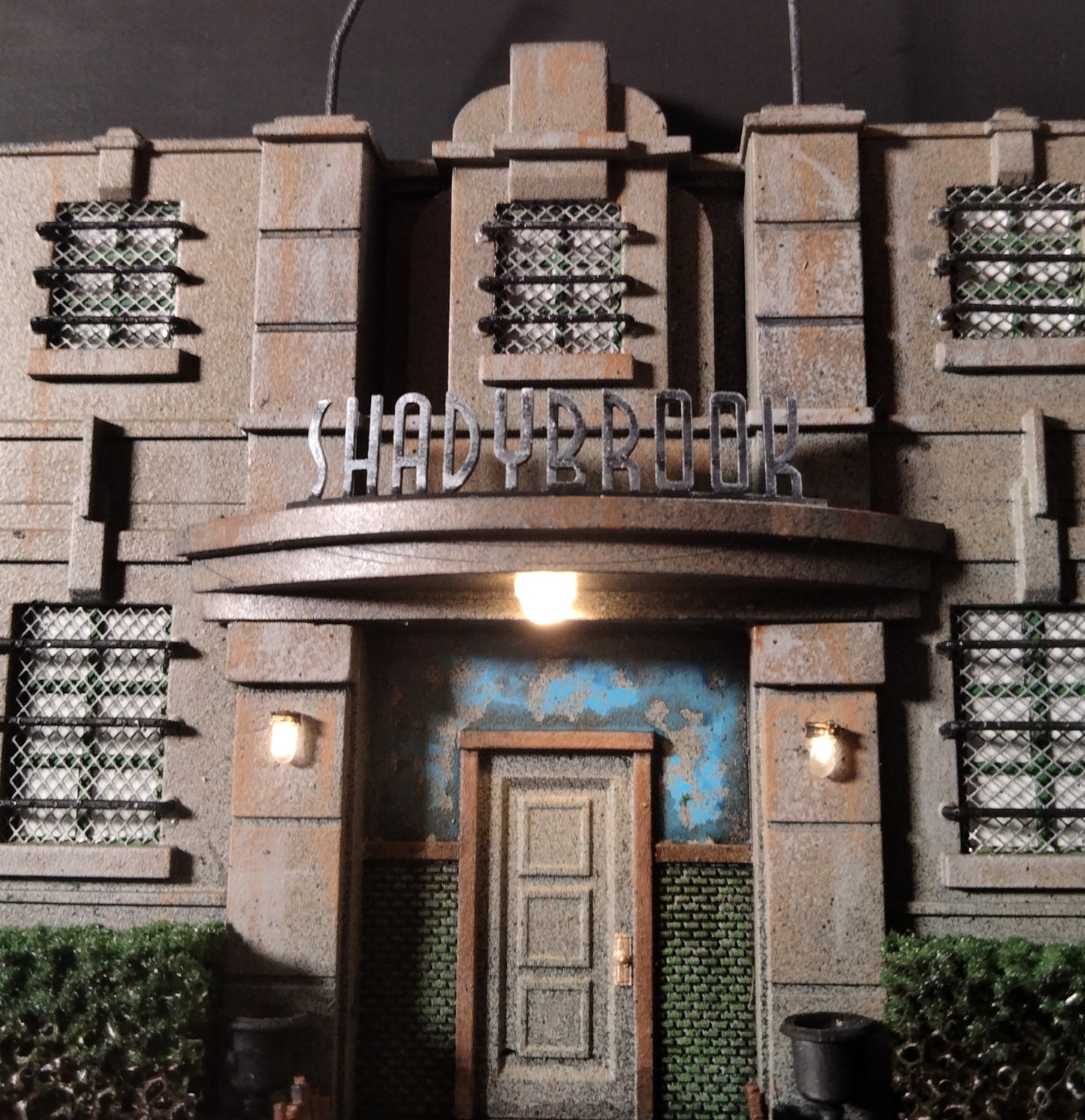 Hand-painted Shadybrook Asylum miniature model – Halloween Horror Nights collectible